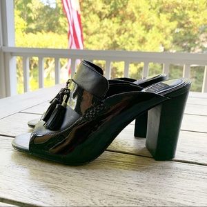 White House Black Market Ariah Oxford Slid…